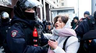 manifestanti contro la guerra arrestati in russia 9