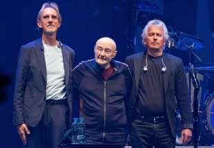 mike rutherford phil collins tony banks alla o2 arena di londra