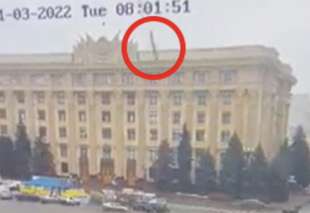 missile sul palazzo del governo di kharkiv 1