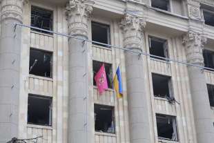 missile sul palazzo del governo di kharkiv 2