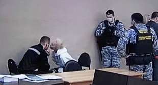 navalny con la moglie in tribunale 1