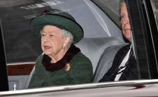 regina elisabetta e il figlio andrea alla commemorazione del principe filippo 3