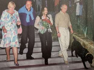 silvio berlusconi e vladimir putin con le mogli ljudmila e veronica lario a sochi, nel 2005