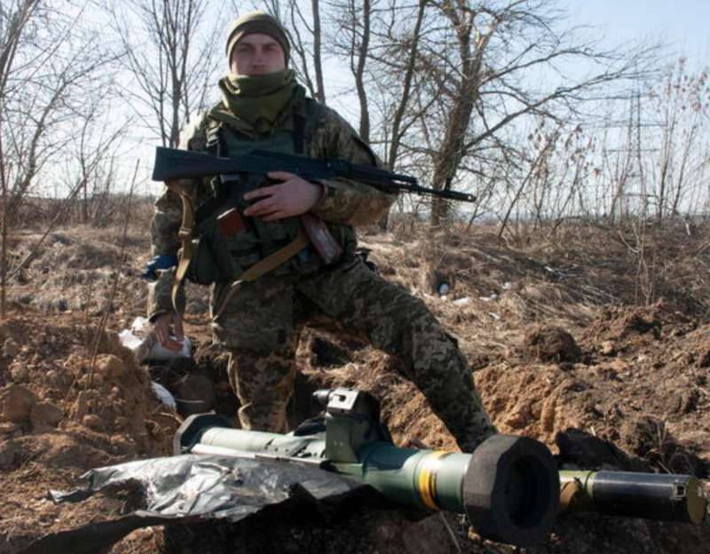 un soldato ucraino a kharkiv