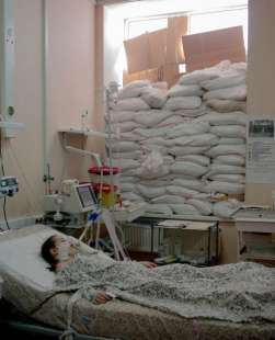 una bambina ucraina in ospedale durante la guerra