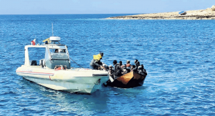 barchino di migranti soccorso al largo di lampedusa