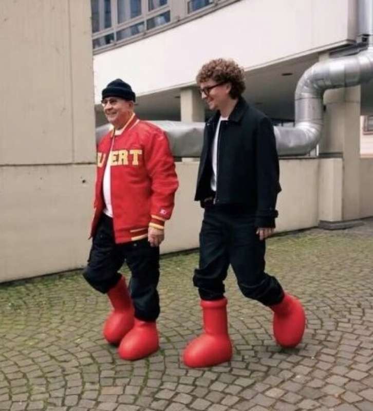 big red boots 10