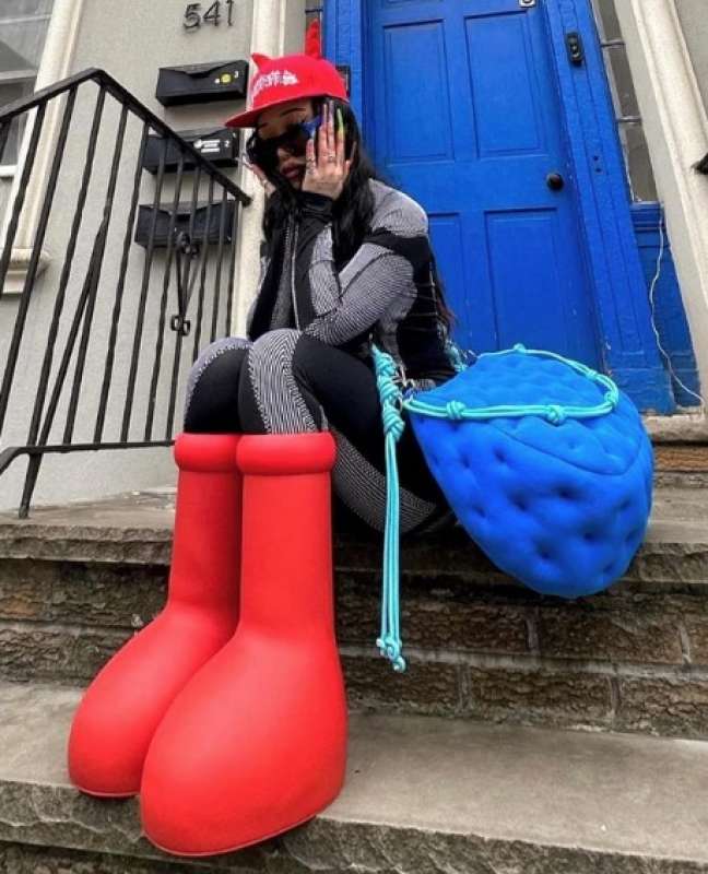 big red boots 3
