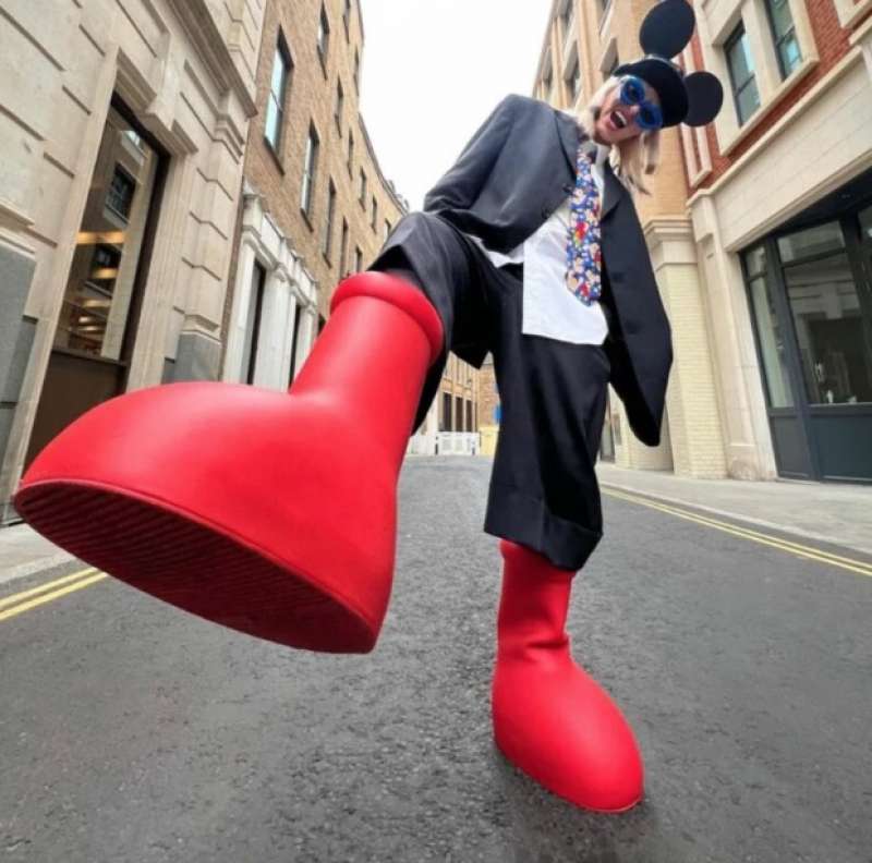 big red boots 4