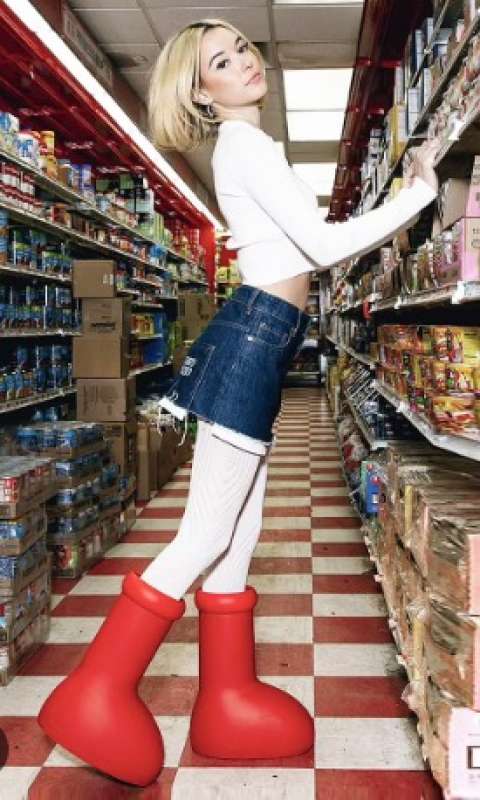 big red boots 7