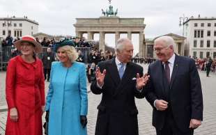 camilla e re carlo iii accolti dal presidente tedesco frank walter steinmeier e dalla moglie