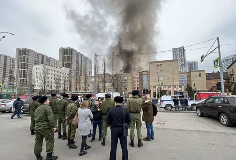 incendio al palazzo dei servizi segreti di rostov sul don russia 3