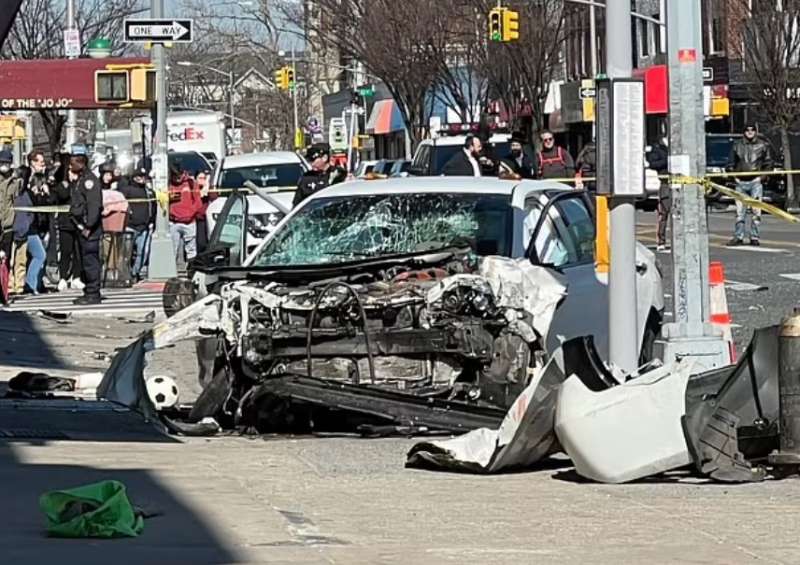 incidente auto a brooklyn 8