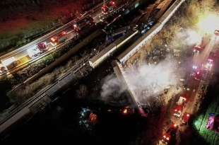 incidente tra due treni in grecia 1