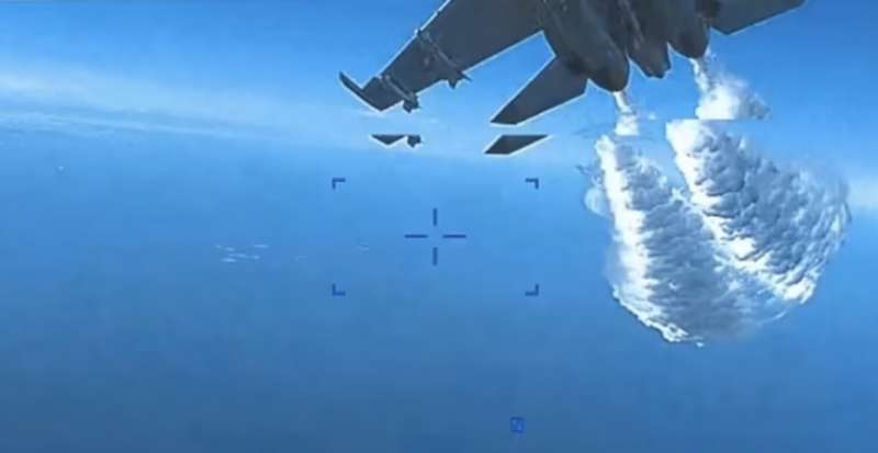 jet russo abbatte drone americano sul mar nero 7