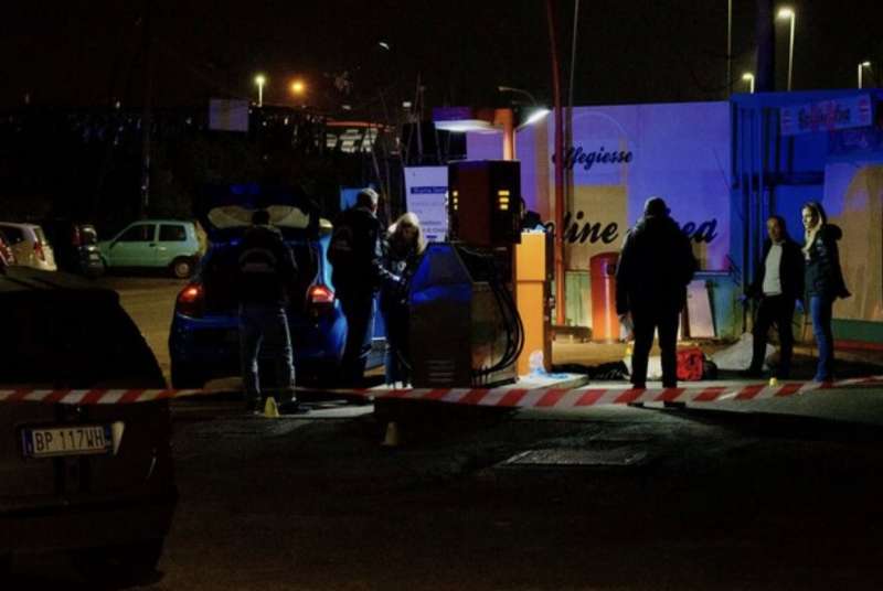 omicidio di luigi finizio in un distributore di benzina a torpignattara roma 8