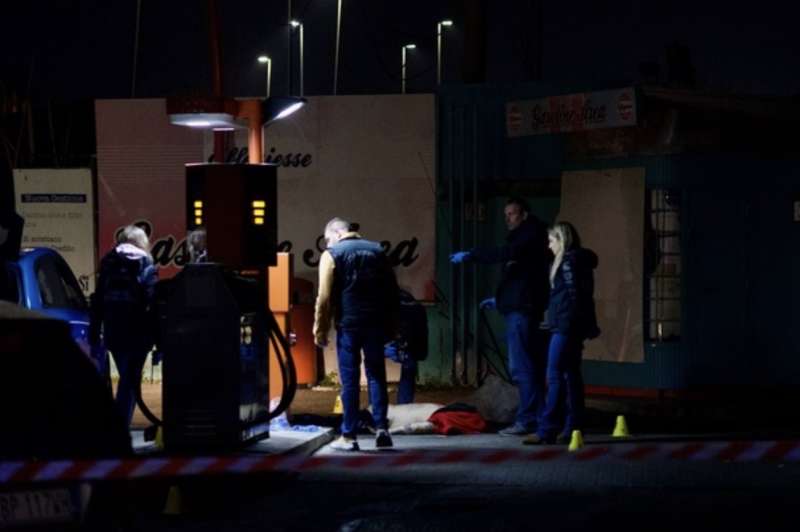 omicidio di luigi finizio in un distributore di benzina a torpignattara roma 9