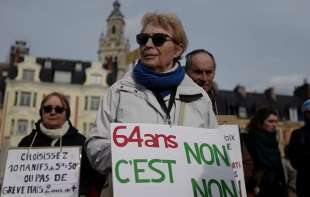 parigi, proteste contro la riforma delle pensioni 12