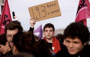 parigi, proteste contro la riforma delle pensioni 13