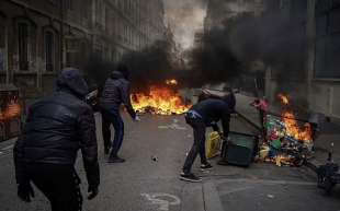 parigi, proteste contro la riforma delle pensioni 2