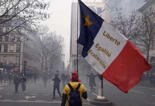 proteste contro la riforma delle pensioni a parigi 2
