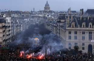 proteste in francia contro la riforma delle pensioni di macron 5