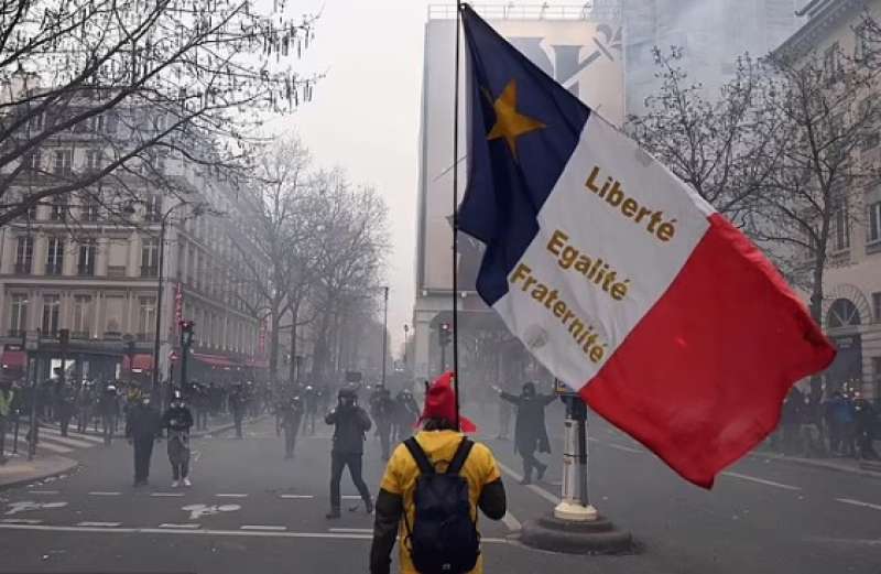 proteste in francia contro la riforma pensioni 5