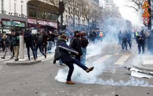 proteste in francia contro la riforma pensioni 8