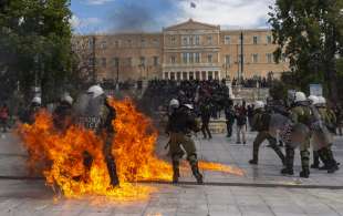 PROTESTE IN GRECIA DOPO LA STRAGE FERROVIARIA DI TEBI