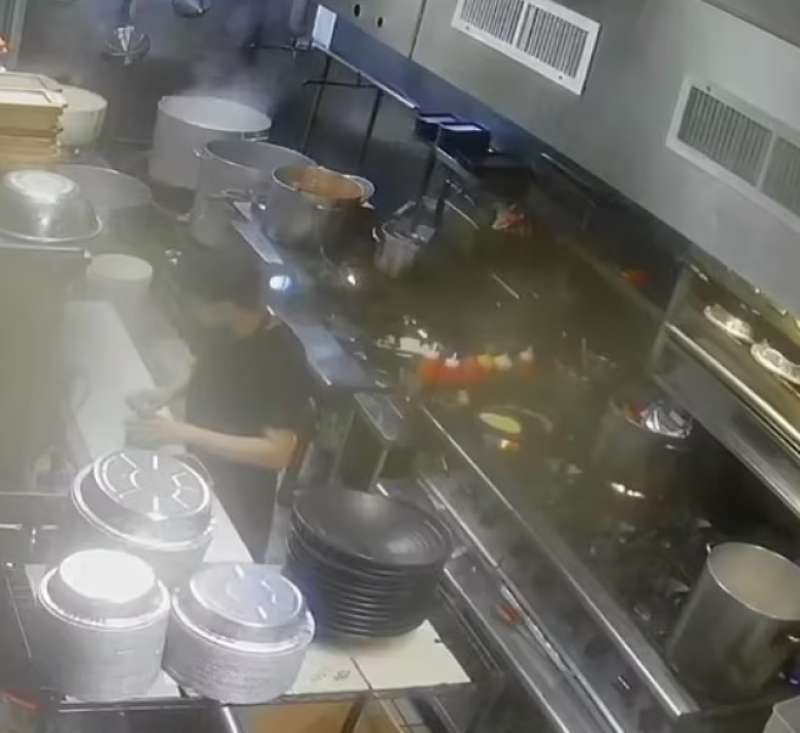 topo morto nella zuppa del ristorante coreano gammeeok di new york 1
