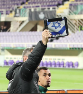 fiorentina maccabi haifa tensione tra calciatori israeliani e curva fiesole al franchi