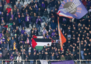 fiorentina maccabi haifa tensione tra calciatori israeliani e curva fiesole al franchi