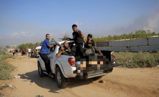 foto dei terroristi di Hamas con il corpo di Shani Louk premiata dal Reynolds Journalism Institute