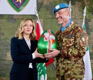 giorgia meloni in visita ai soldati italiani onu in libano