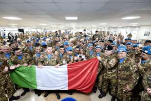 giorgia meloni visita i militari italiani in libano 2