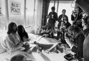 john lennon yoko ono bed in 1969