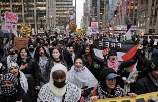 manifestanti pro gaza alla radio city hall di new york 4