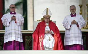 papa francesco durante la messa della domenica delle palme 1