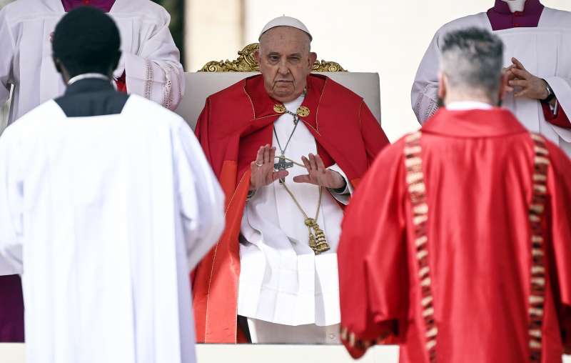 papa francesco durante la messa della domenica delle palme 3