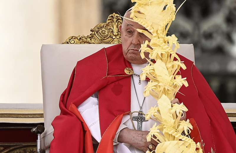 papa francesco durante la messa della domenica delle palme 5