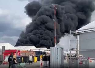 raffineria di petrolio a Riazan in russia colpita da drone ucraino