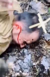 soldati russi staccano l orecchio a rachabalizoda saidakrami e lo costringono a mangiarlo 4
