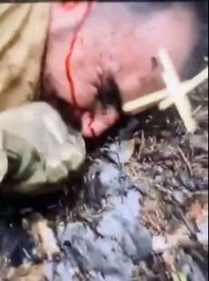 soldati russi staccano l orecchio a rachabalizoda saidakrami e lo costringono a mangiarlo 3