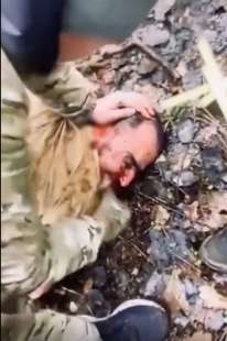 soldati russi staccano l orecchio a rachabalizoda saidakrami e lo costringono a mangiarlo 2