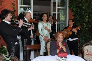 Marisela canta con i Mariachi