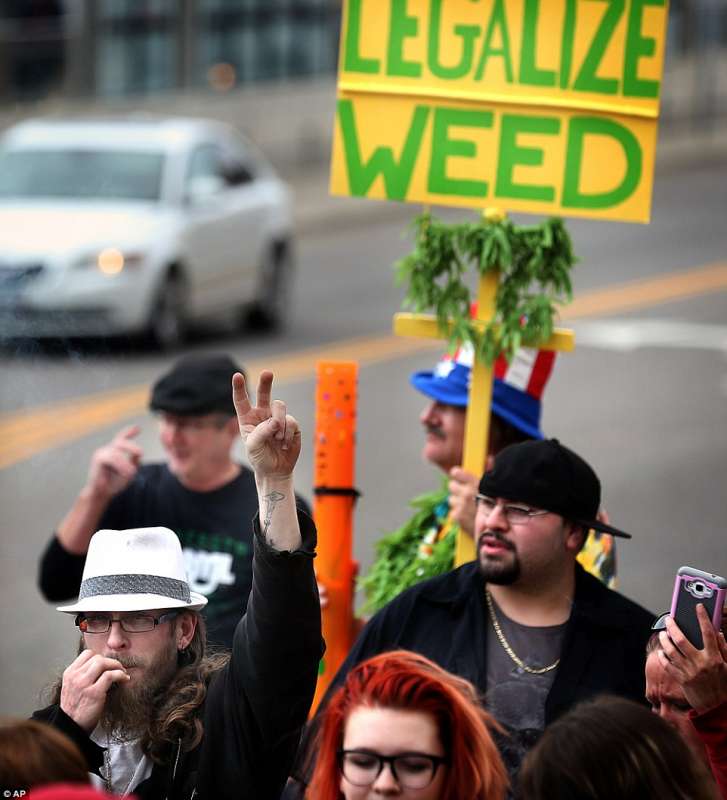 attivisti per la legalizzazione della marijuana