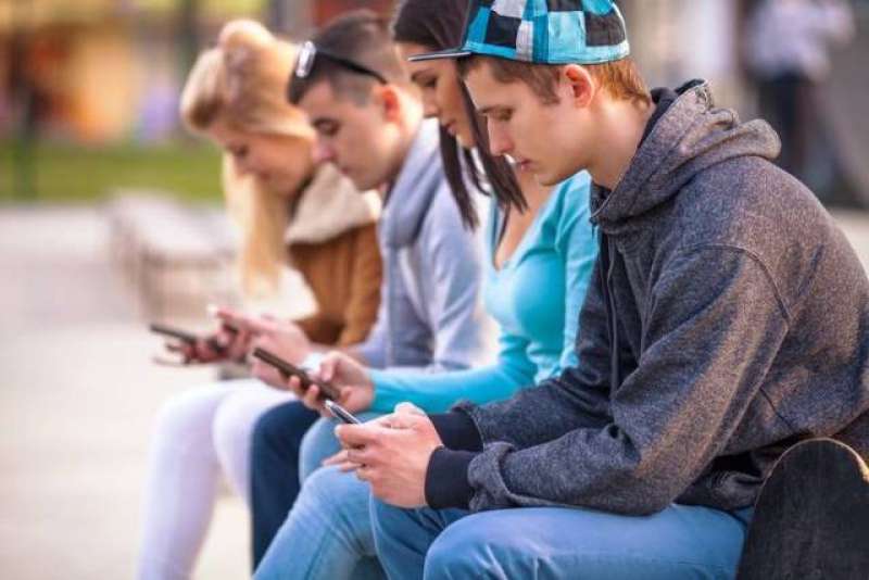 adolescenti smartphone 1