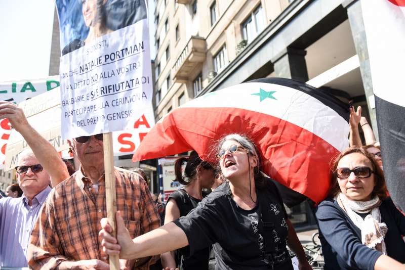 manifestanti pro palestina a milano il 25 aprile