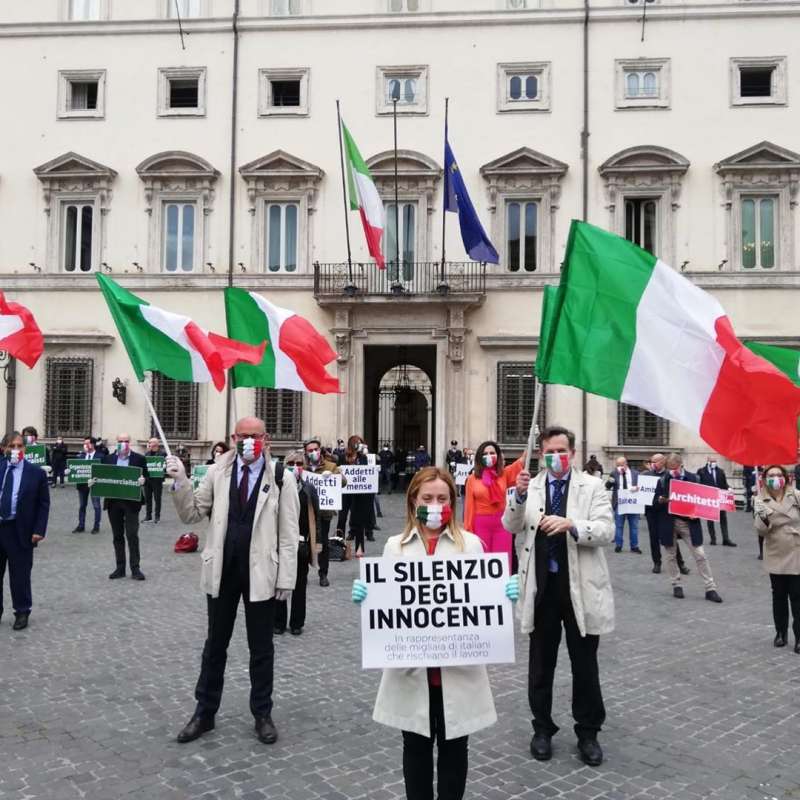 giorgia meloni e i parlamentari di fratelli d'italia al flash mob contro la fase 2