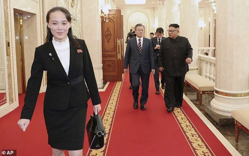 kim yo jong cammina davanti al fratello e al presidente sud coreano moon jae in